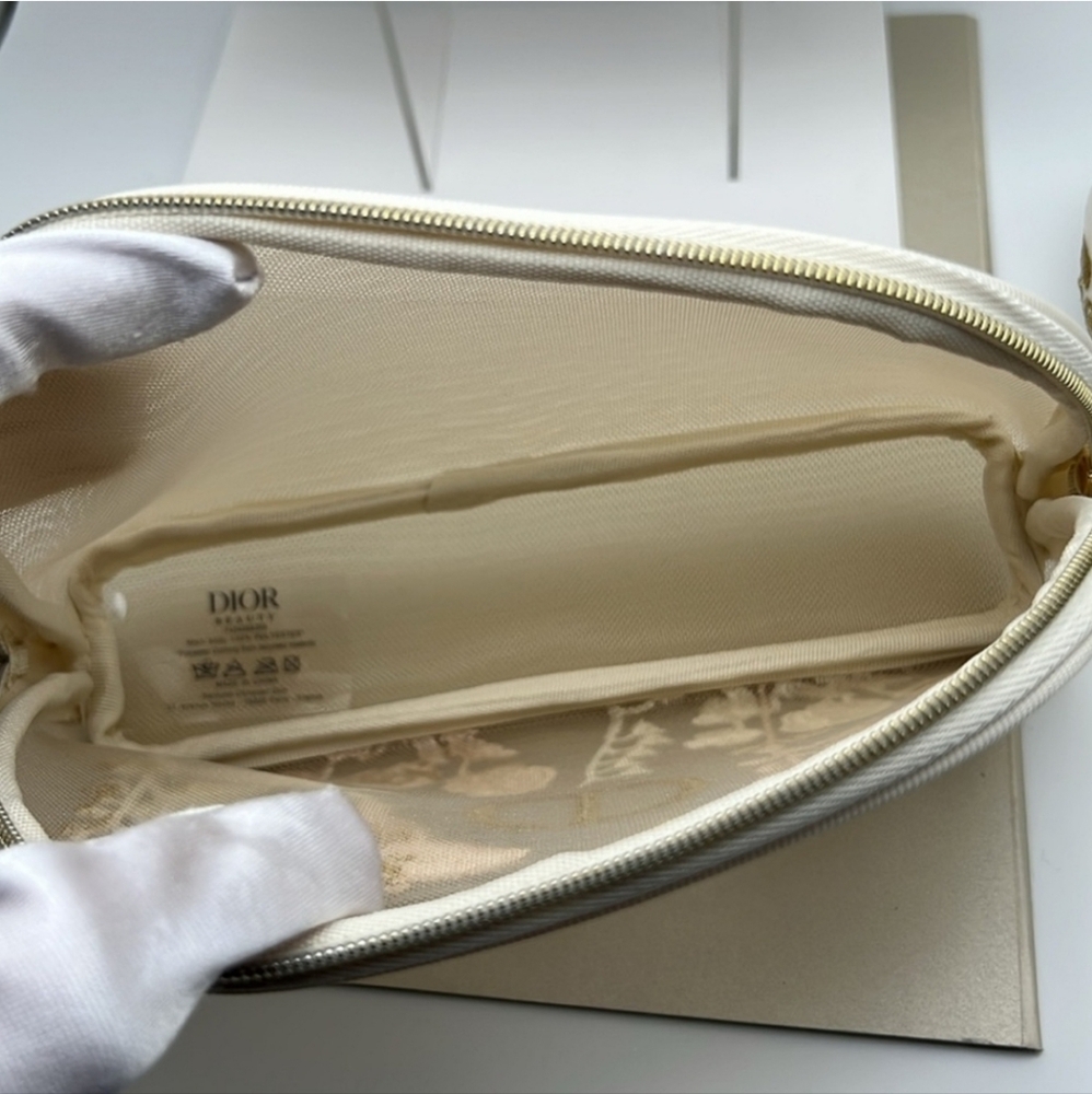 ❤️NIB Christian Dior Limited Edition Embroidered Mesh Cosmetic Bag❤️ - Picture 8 of 10
